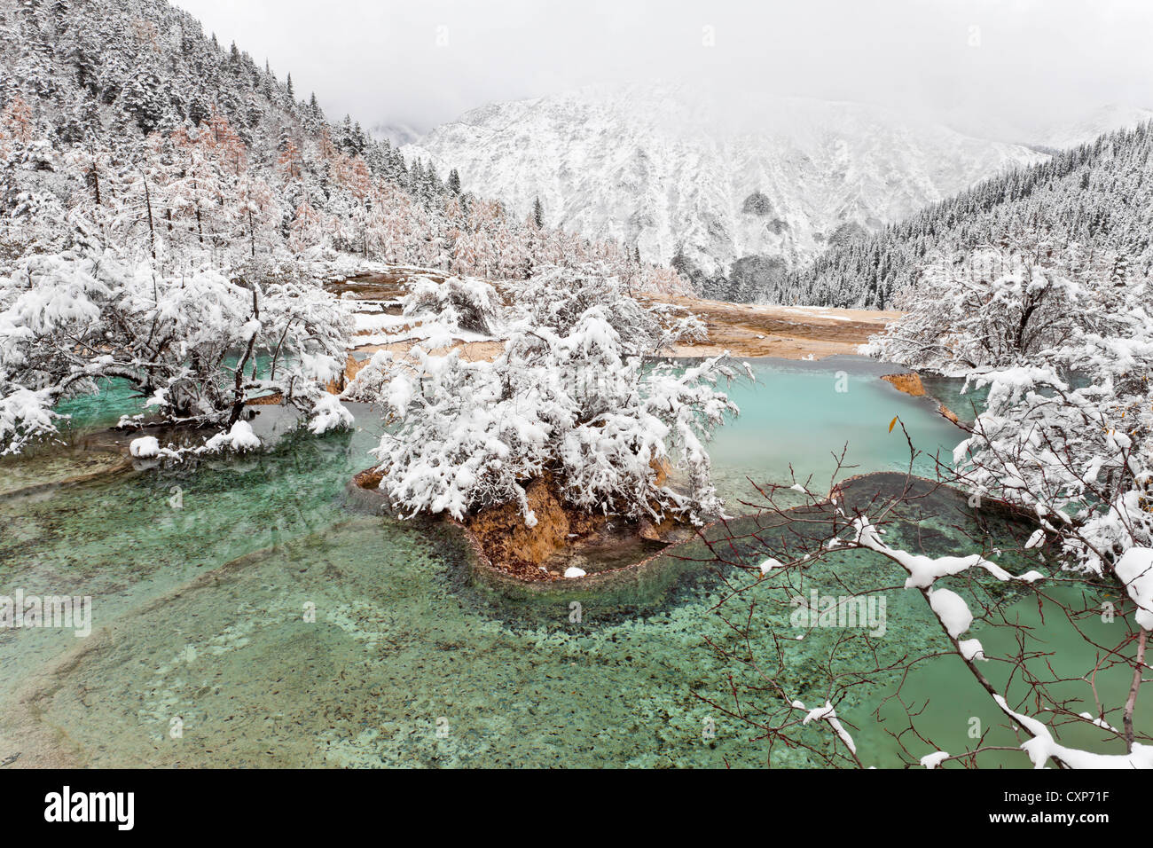 Lac et montagne neige Banque D'Images