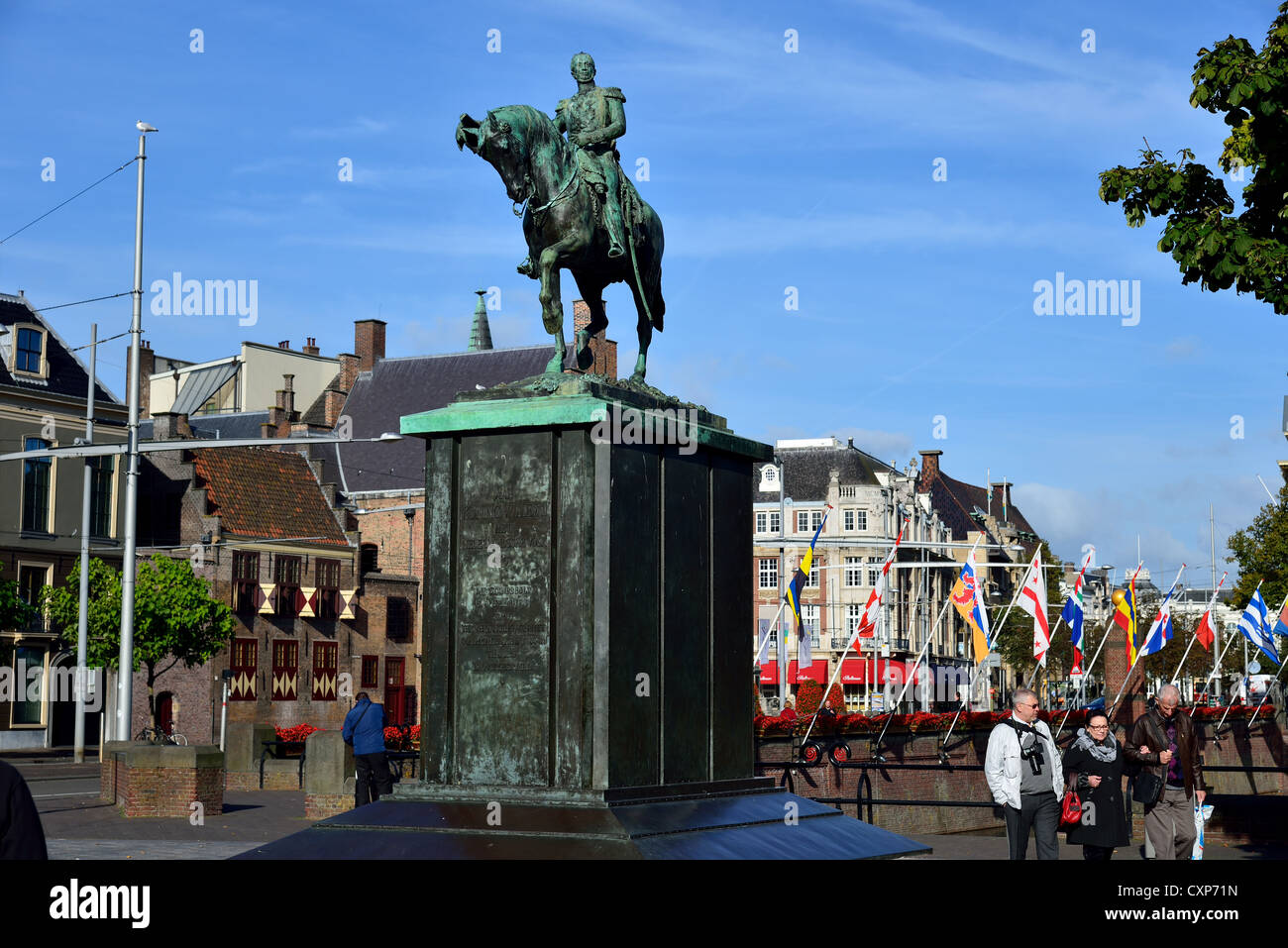 Une statue de bronze du Roi Willem II sur la rue de La Haye, aux Pays-Bas. Banque D'Images