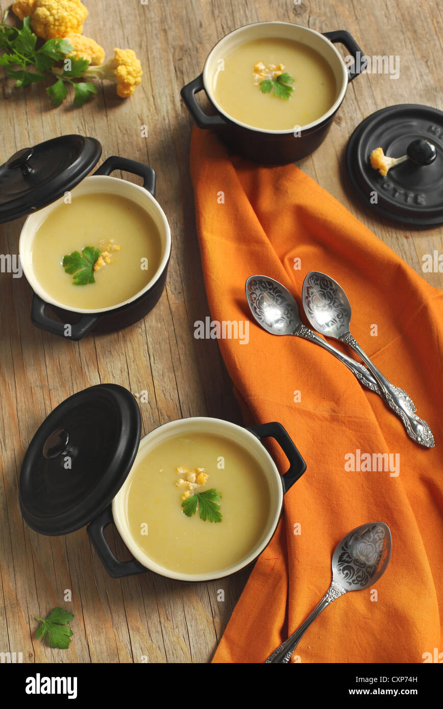 Soupe de chou-fleur Banque D'Images Soupe de chou-fleur Banque D'Images