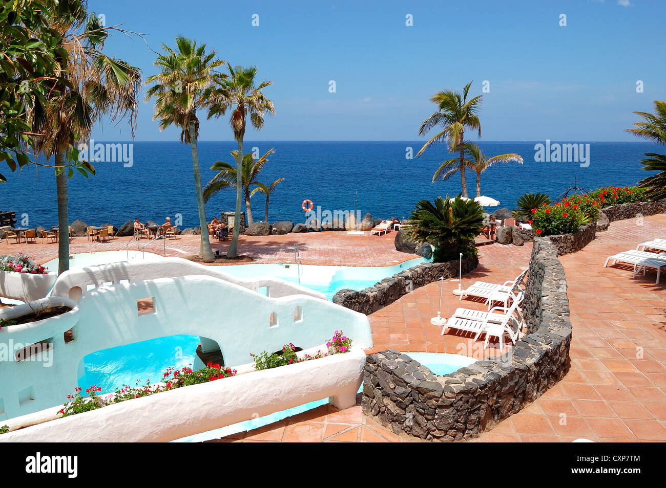 Vue Sur La Plage Les Palmiers Et La Piscine De Lhôtel De