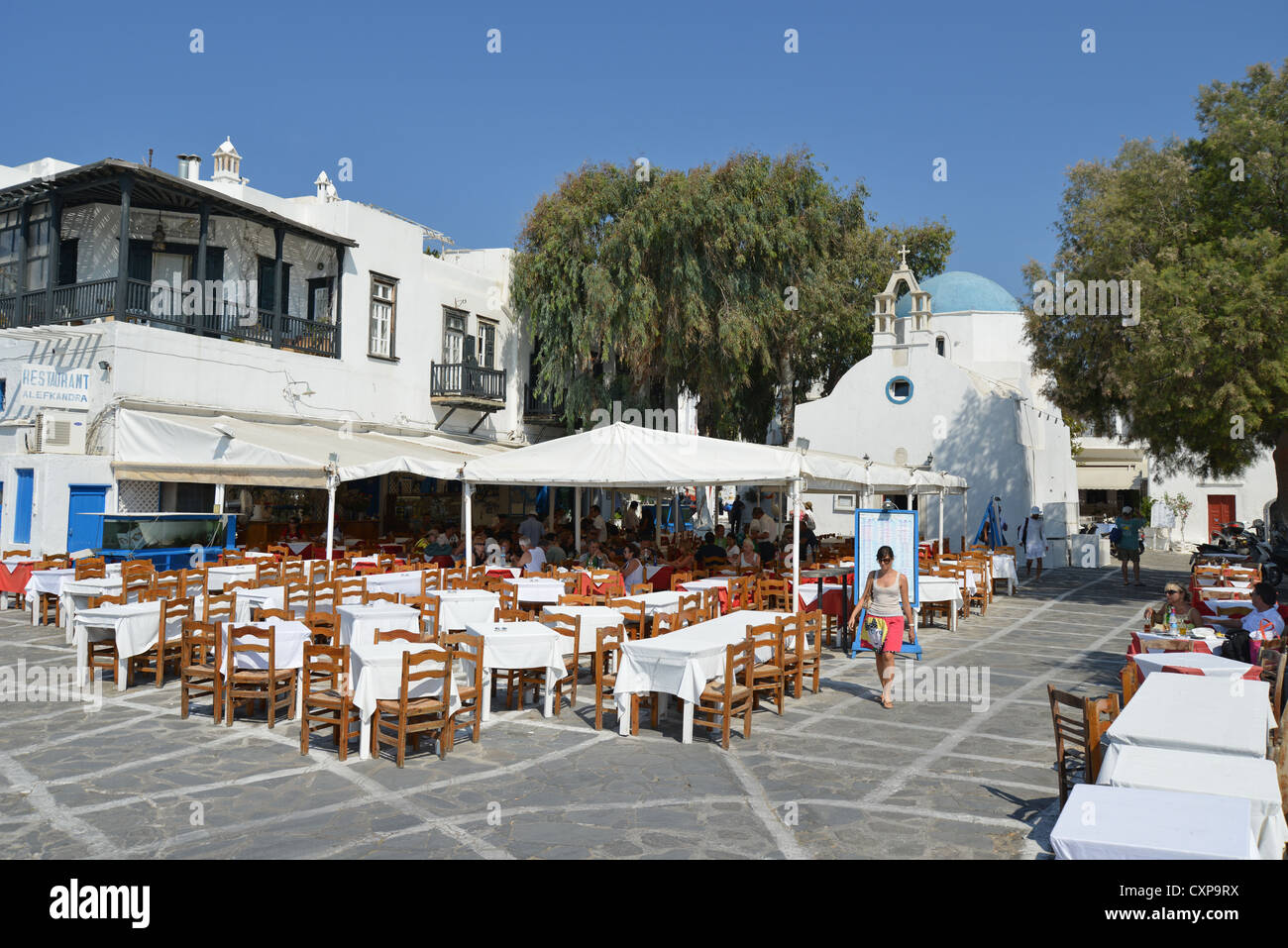 Taverne au bord de l'eau, Chora, Mykonos, Cyclades, Mer Égée, Grèce Région Sud Banque D'Images