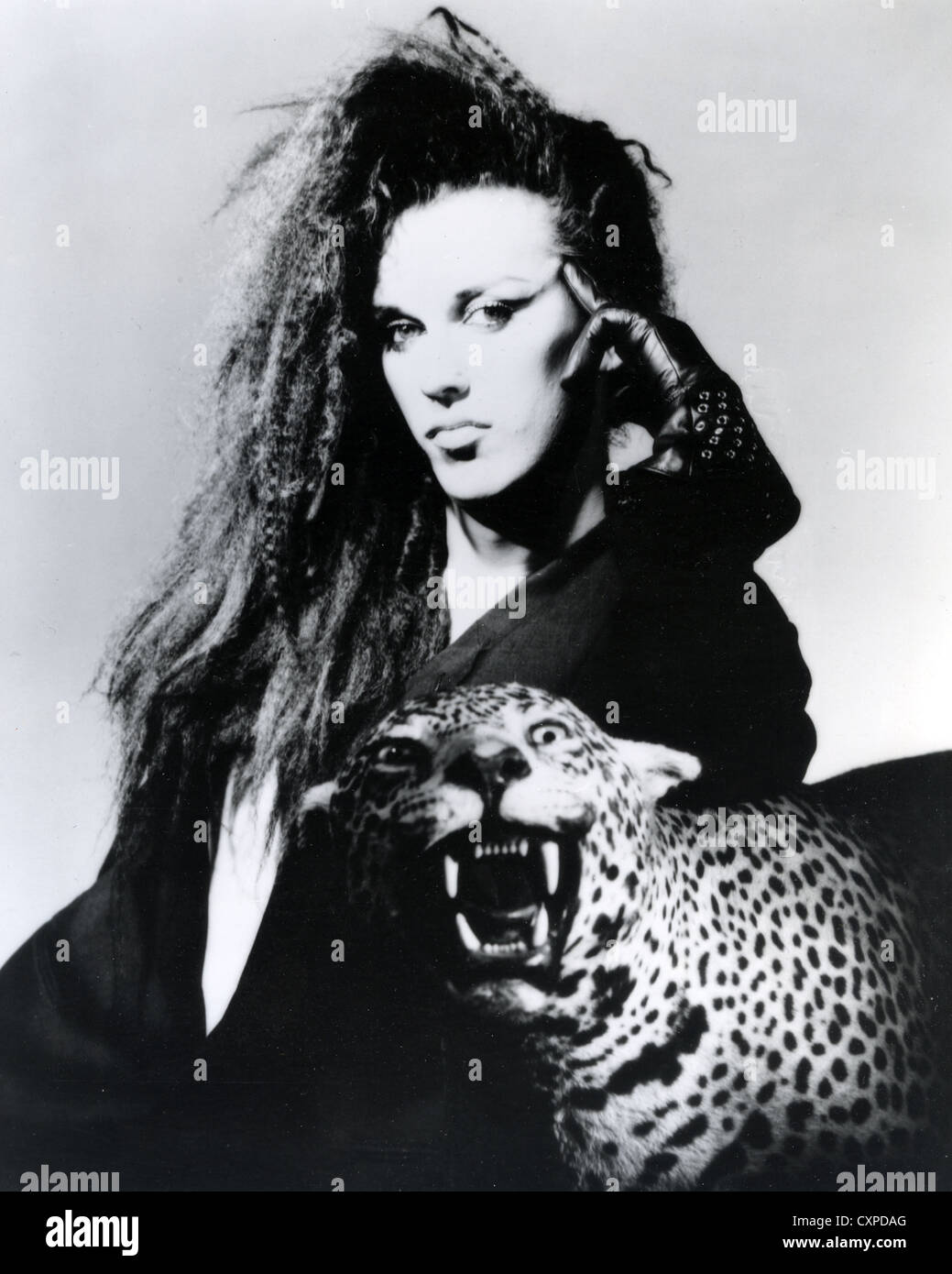 Mort ou vivant de la photo promotionnelle du groupe de rock britannique avec Pete Burns en 1984 Banque D'Images