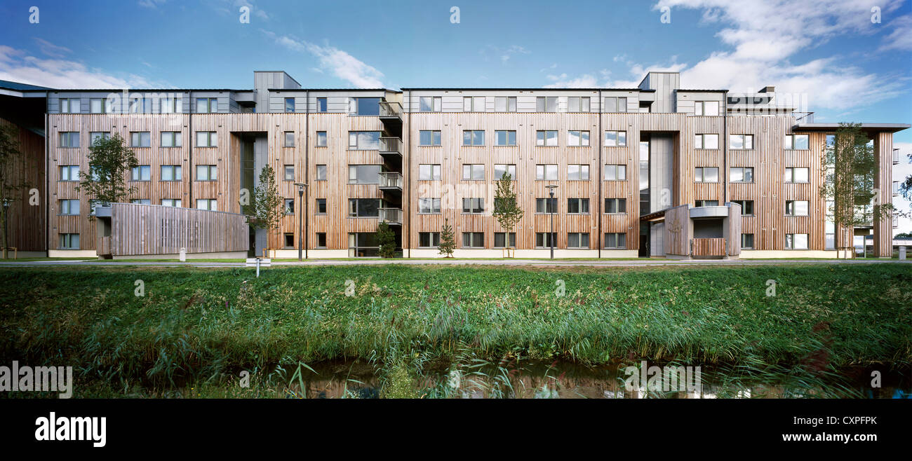 Village Étudiant Thomond, Limerick, Irlande. Architecte : Murray O'Laoire Architects, 2004. Vision du développement de l'eau montrant chann Banque D'Images