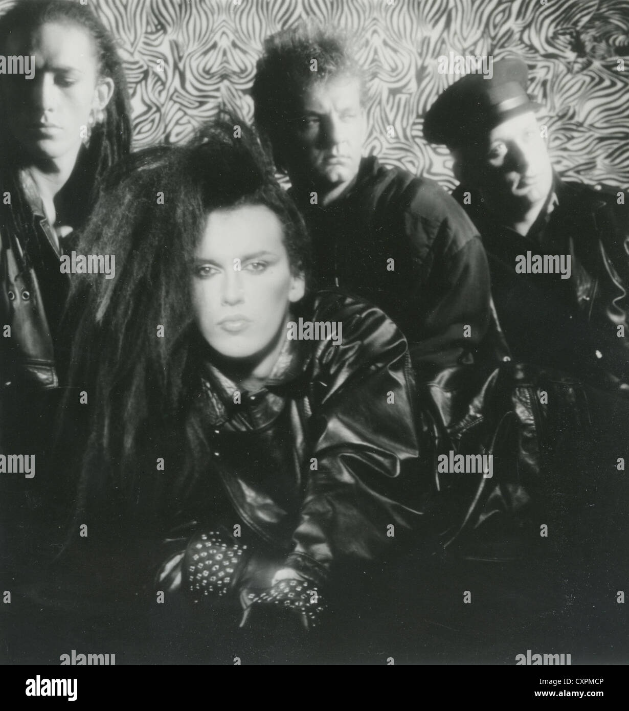 Mort ou vivant de la photo promotionnelle du groupe de rock britannique en 1984. À partir de l : Steve Coy, Pete Burns, Mike Reid, Timothy inverseur Banque D'Images