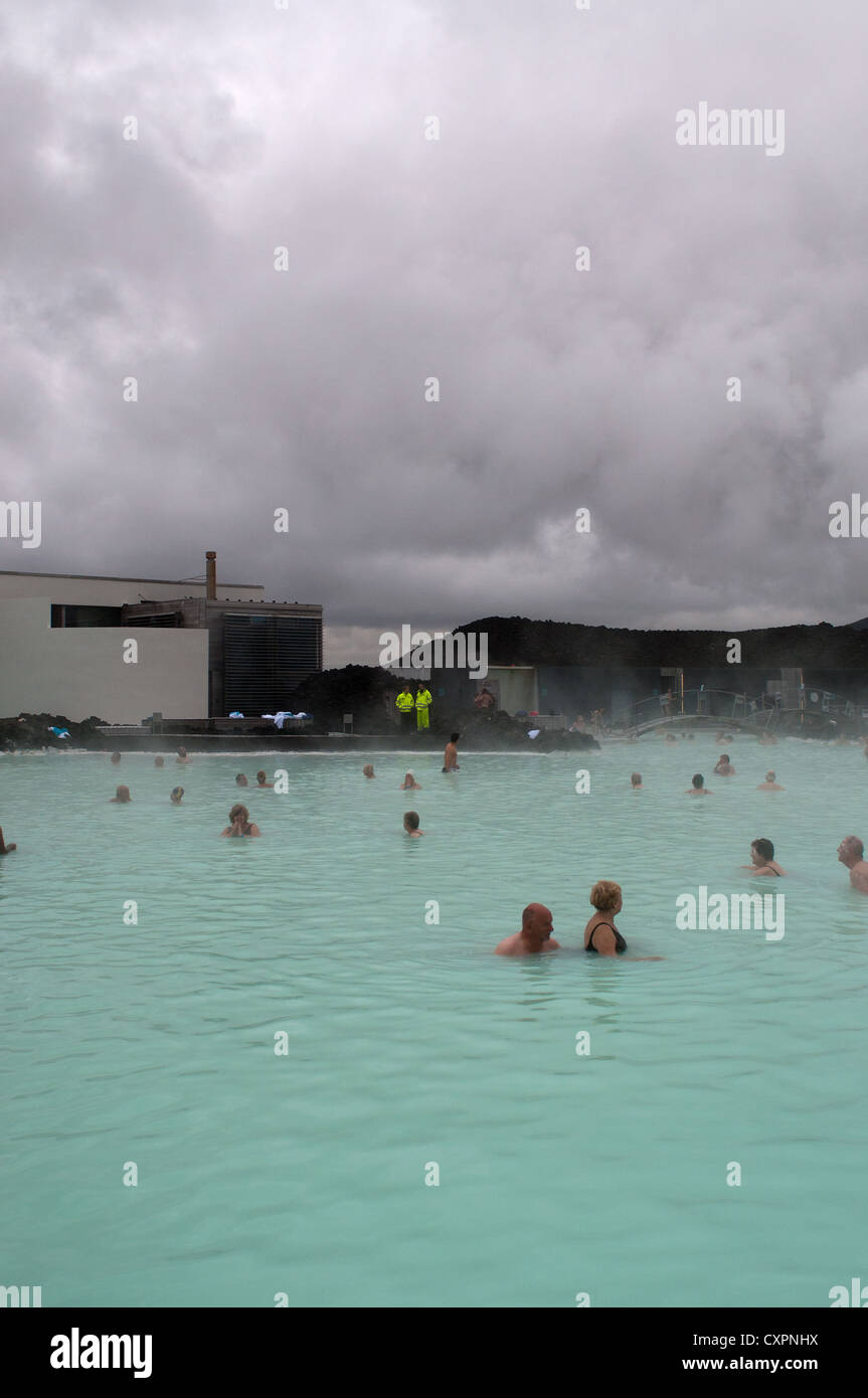 Le Blue Lagoon Geothermal Springs à Reykjavik, Islande Banque D'Images