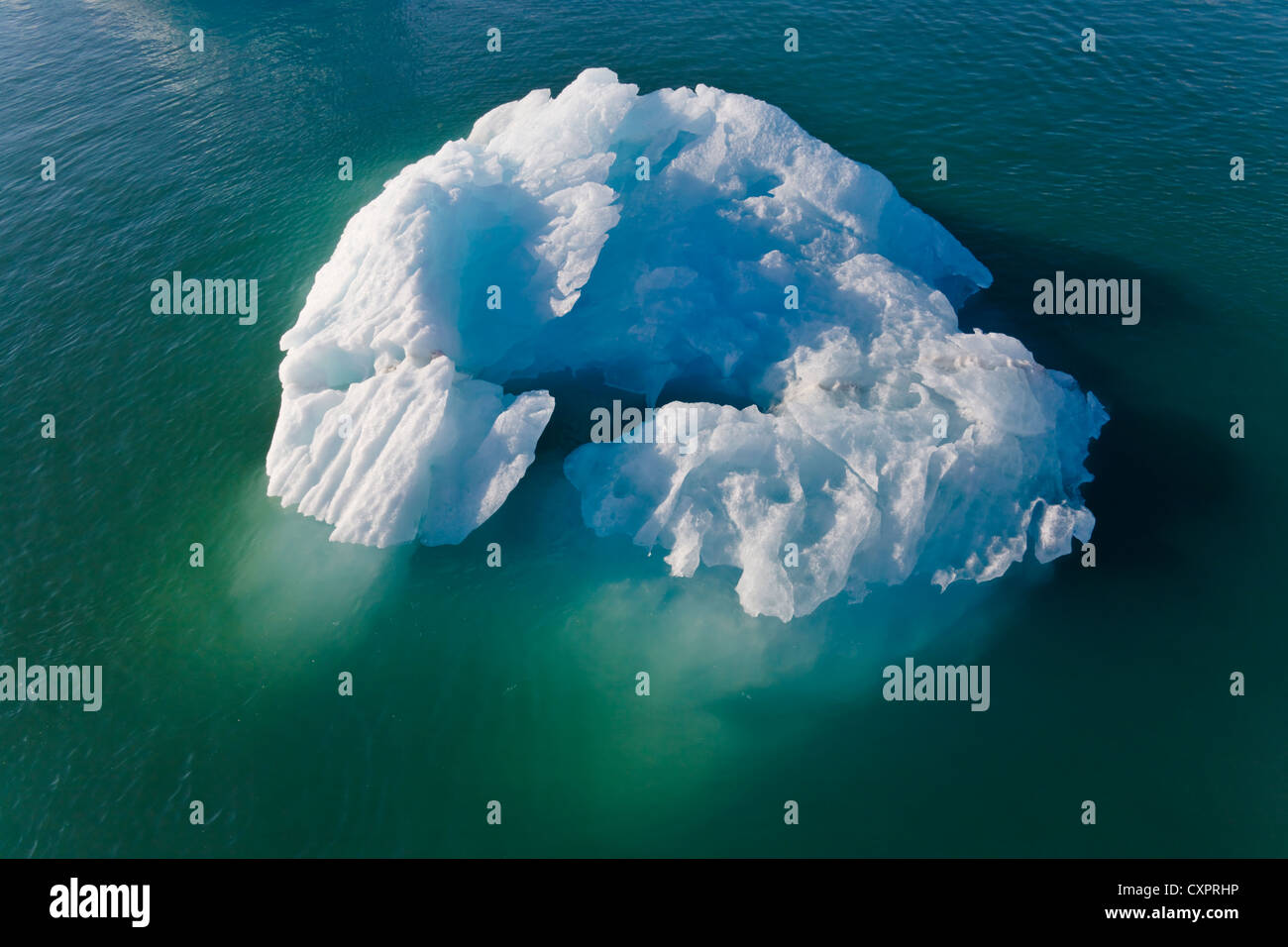 Iceberg dans l'océan Arctique, Spitzberg, Norvège Banque D'Images