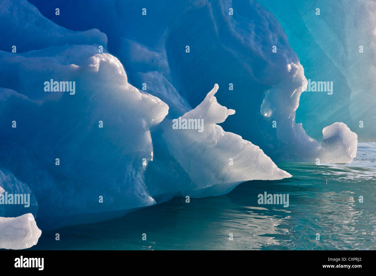 Iceberg dans l'océan Arctique, Spitzberg, Norvège Banque D'Images