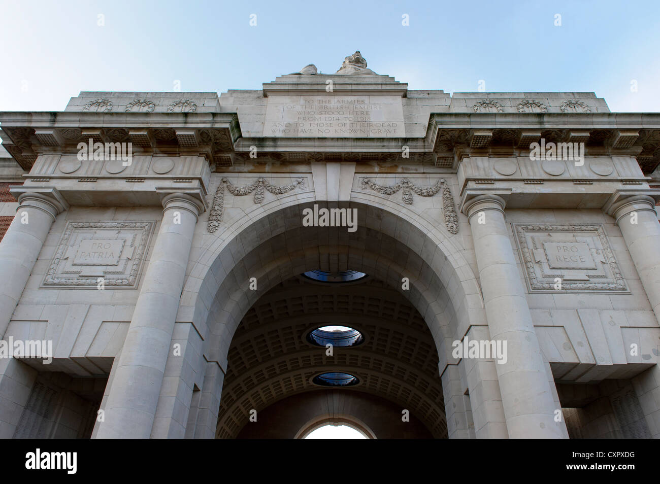 La Porte de Menin mémorial aux disparus est un monument de guerre à Ypres, Belgique. Banque D'Images
