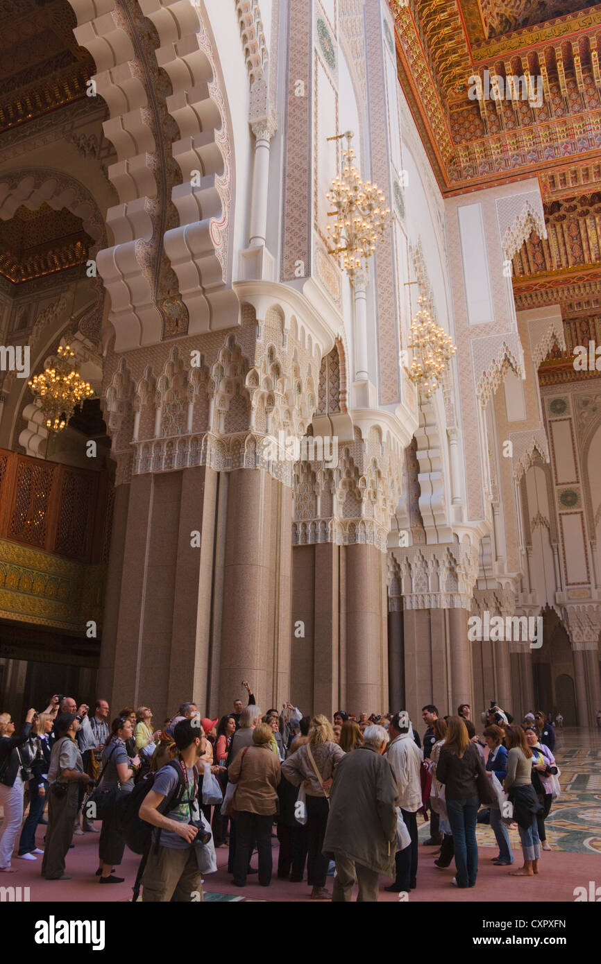 Les pèlerins en mosquée Hassan II, Casablanca, Maroc Banque D'Images
