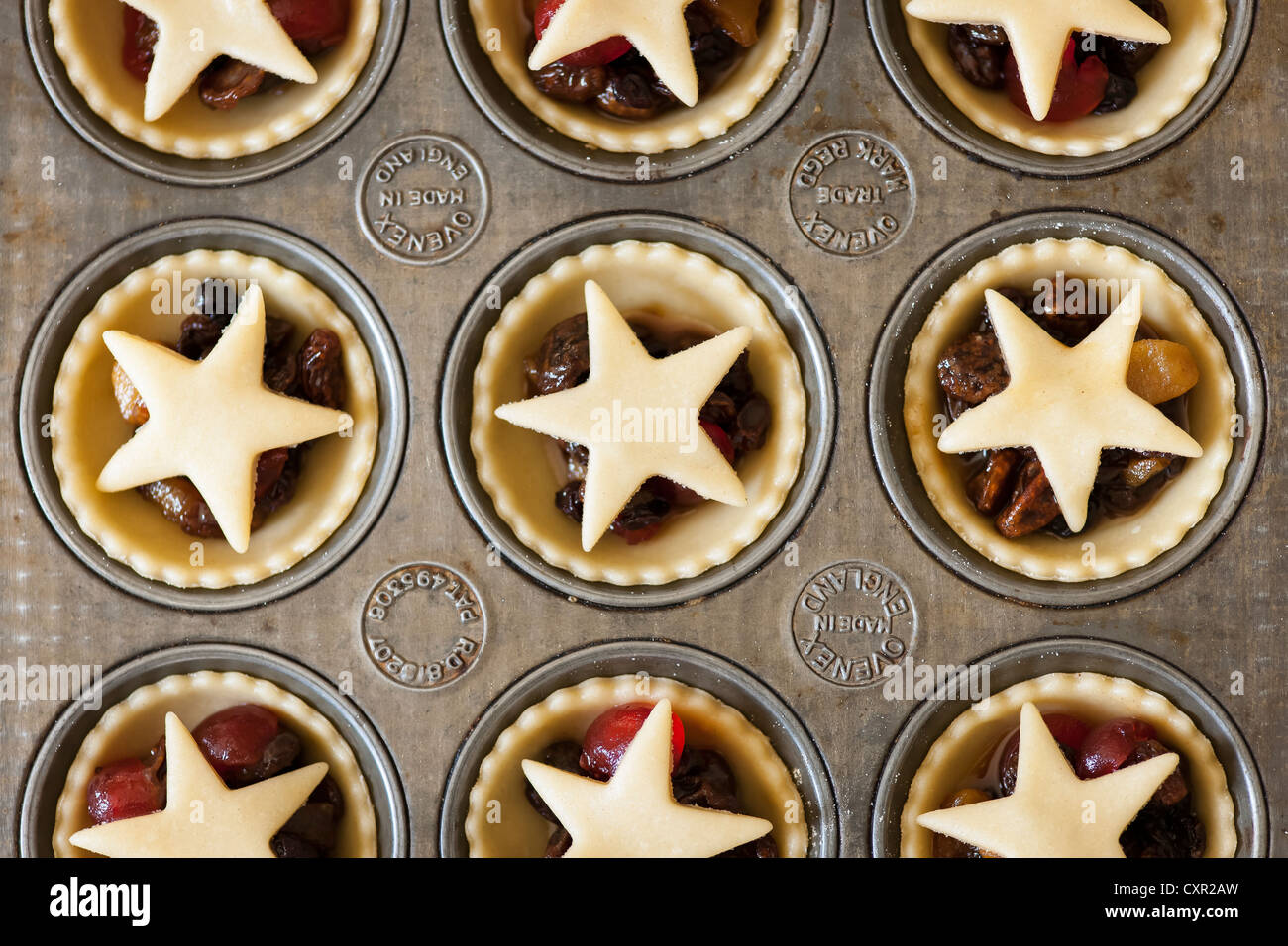 Petits pâtés dans une plaque à pâtisserie Banque D'Images