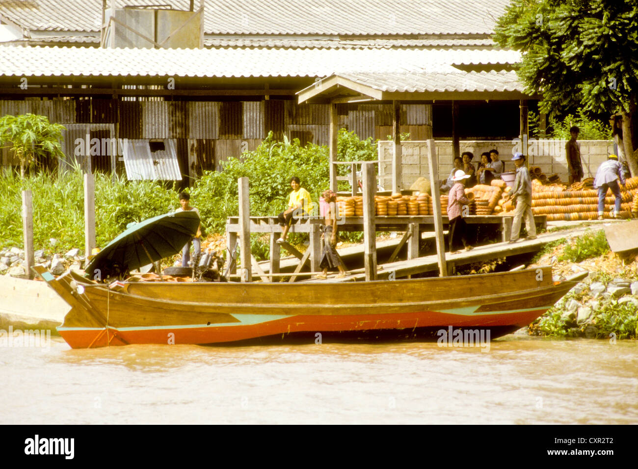 Chao Phraya,eau,bateaux taxis, les canaux d'Irrigation,transport,Barges artère vitale pour Bangkok, Thaïlande Banque D'Images