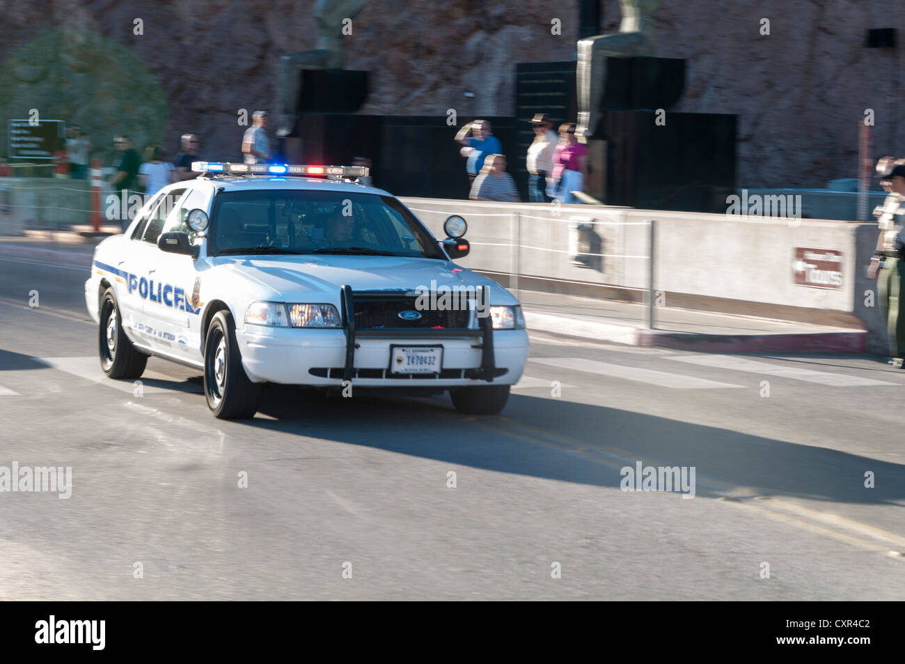 Voiture de police en action, le Barrage Hoover, Nevada, USA Photo Stock -  Alamy