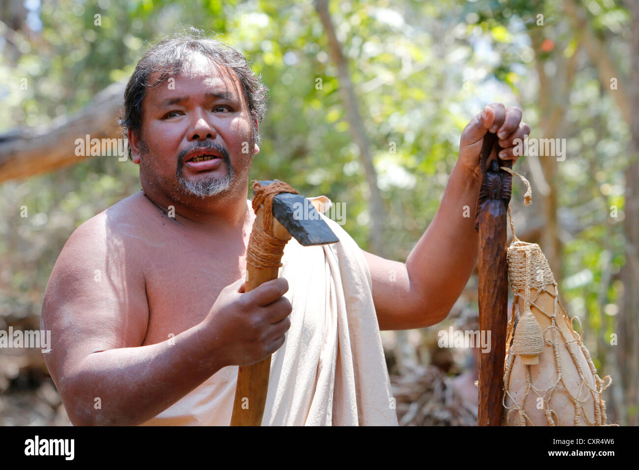 Constructeur du canot à un "Vivre l'histoire", conférence, école de Hawaii Volcanoes National Park, Big Island, USA *** Modèle Limited Release - Banque D'Images