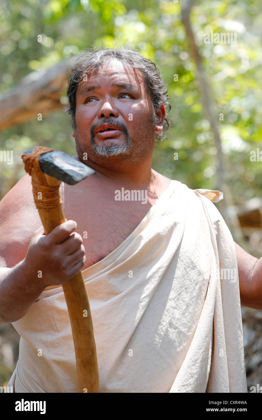 Constructeur du canot à un "Vivre l'histoire", conférence, école de Hawaii Volcanoes National Park, Big Island, USA *** Modèle Limited Release - Banque D'Images