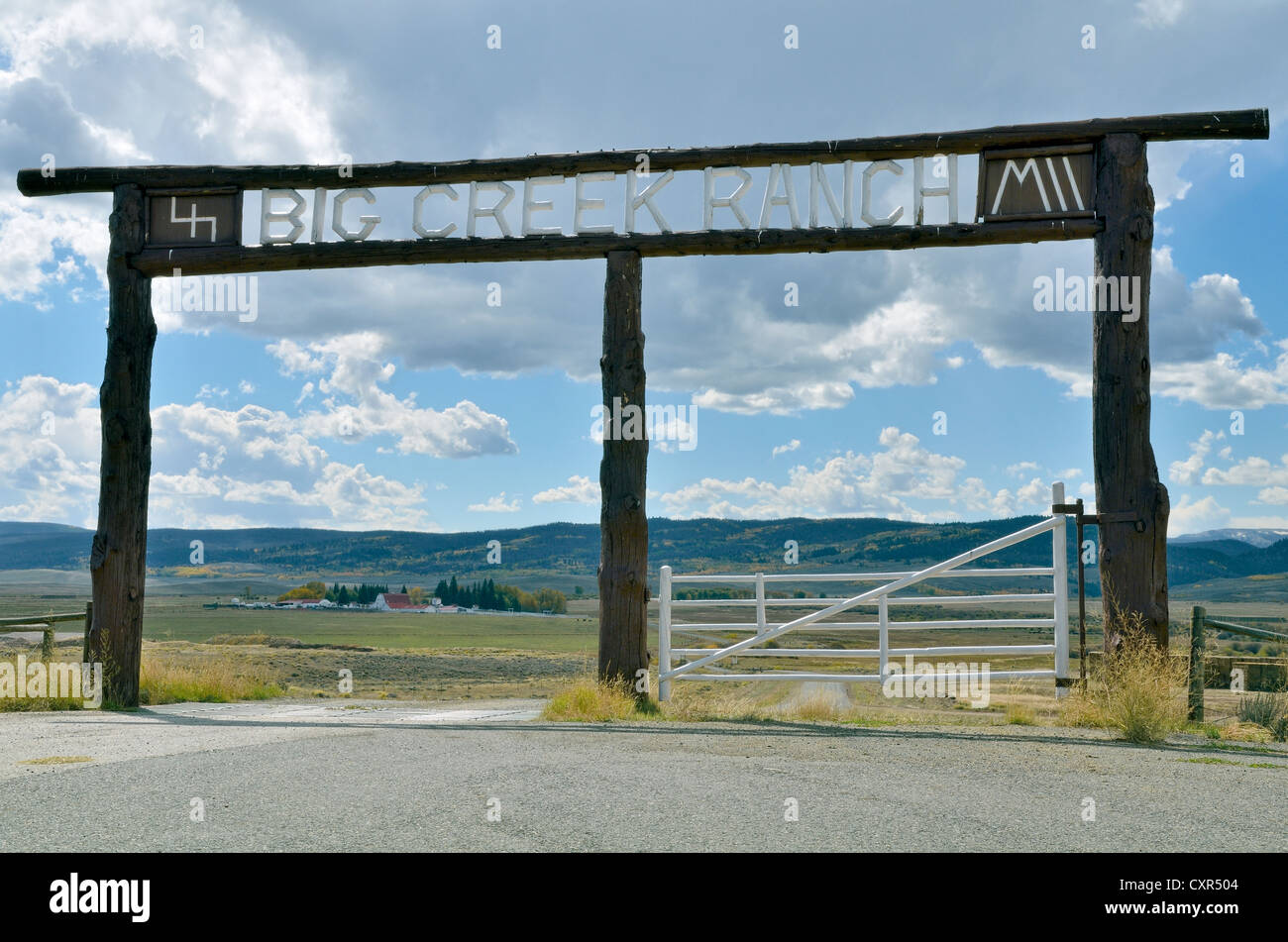 Porte d'entrée de la Big Creek Ranch, State Road 230, Wyoming, USA, PublicGround Banque D'Images