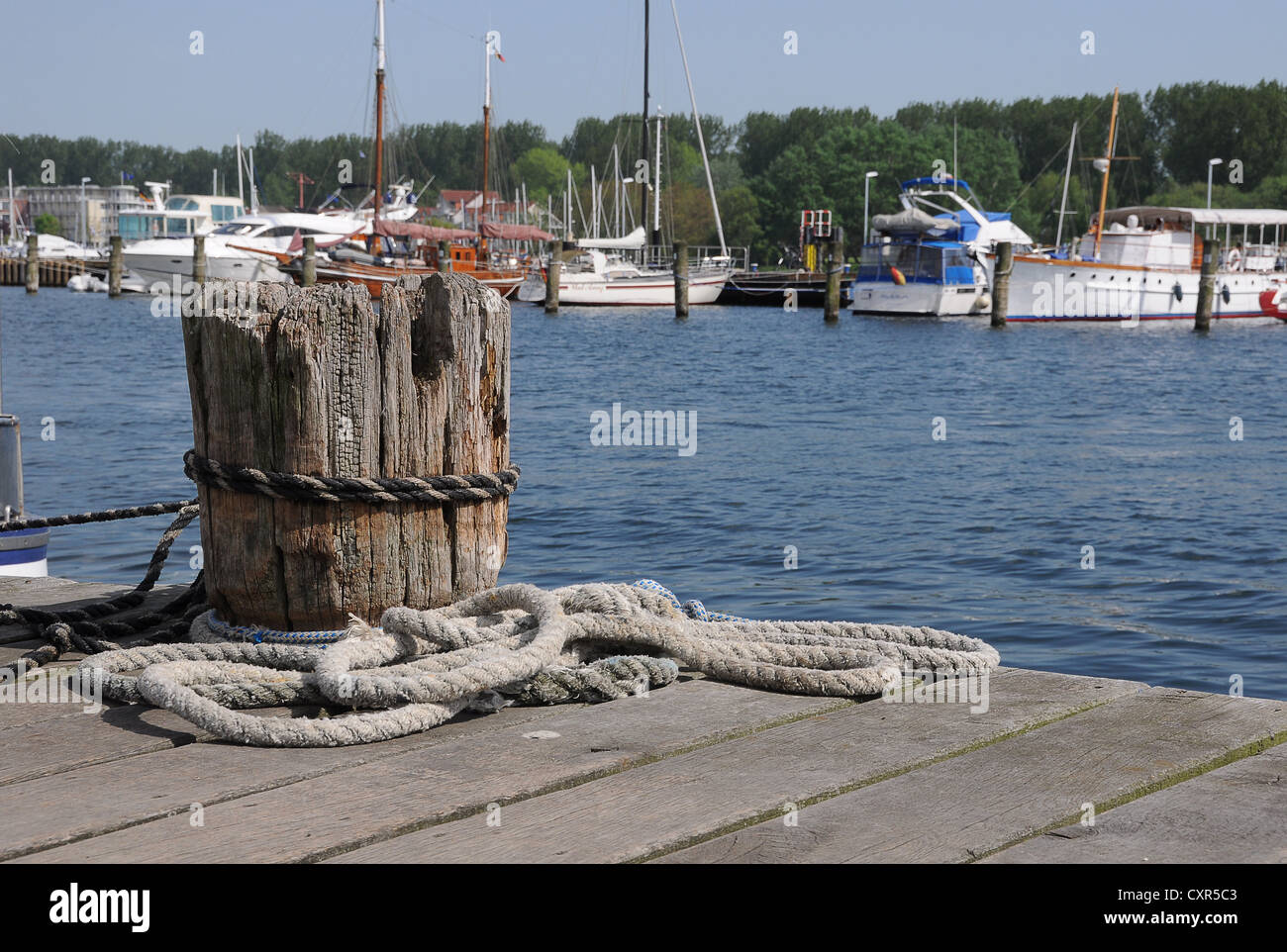 Bornes à la jetée, port de pêche, Travemünde, Baie de Luebeck, Schleswig-Holstein, Allemagne, Europe Banque D'Images
