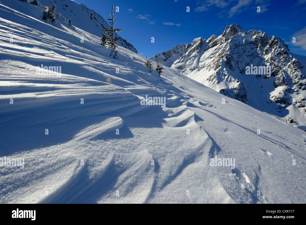 Paysage d'hiver avec des formations de neige et des pics de montagne, Firtzstock, Glaris, Suisse orientale, Suisse, Europe Banque D'Images