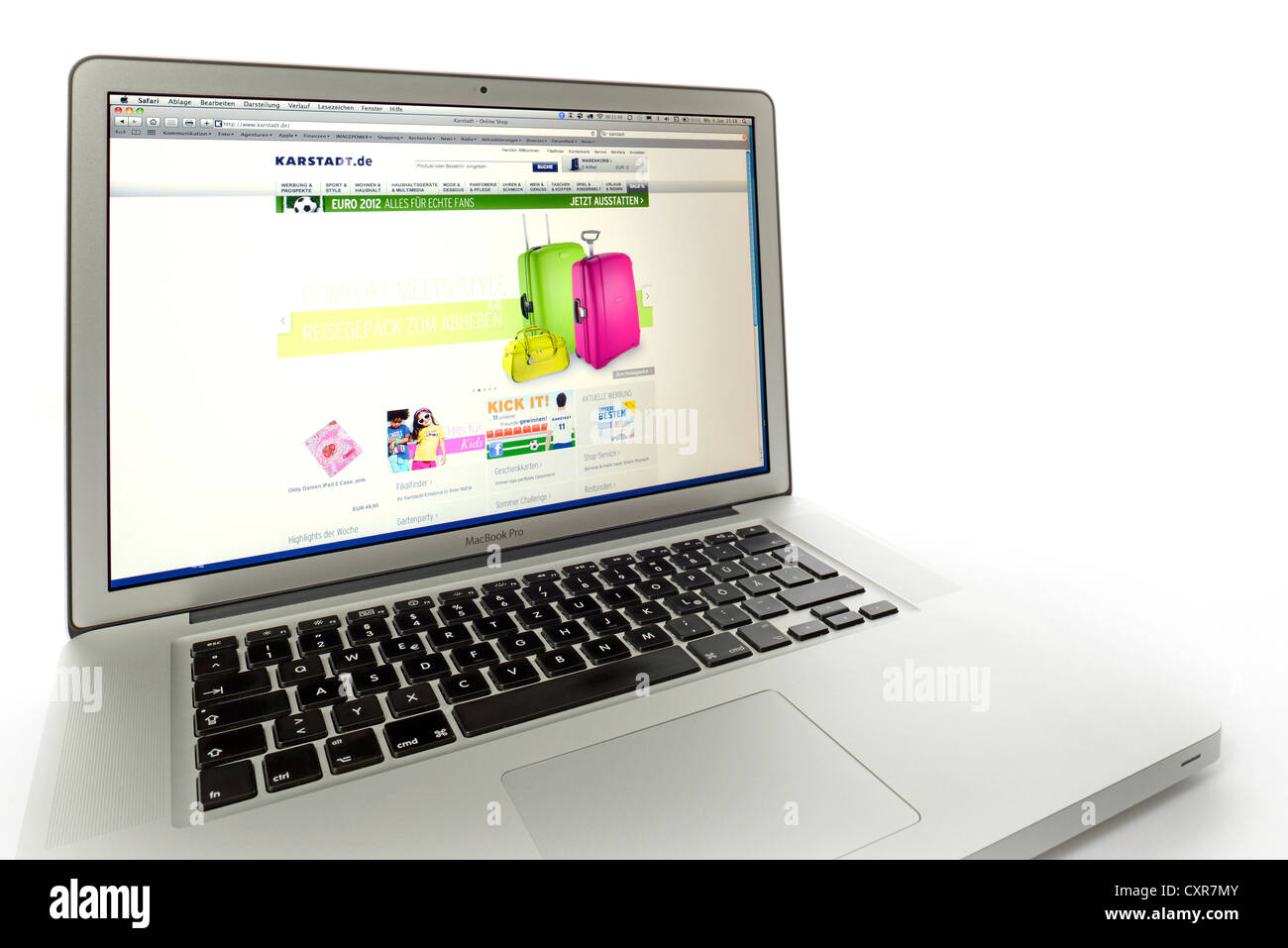 Karstadt, grand magasin, site web affiché sur l'écran d'un Apple MacBook Pro Banque D'Images
