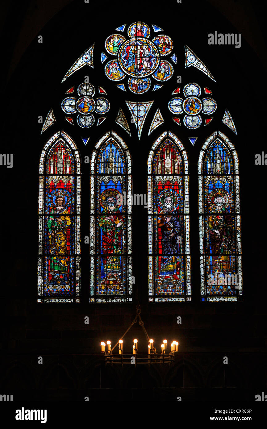 Vitraux, le nord de la nef, vue de l'intérieur, la cathédrale de Strasbourg ou de la cathédrale de Notre Dame de Strasbourg, Cathédrale Banque D'Images