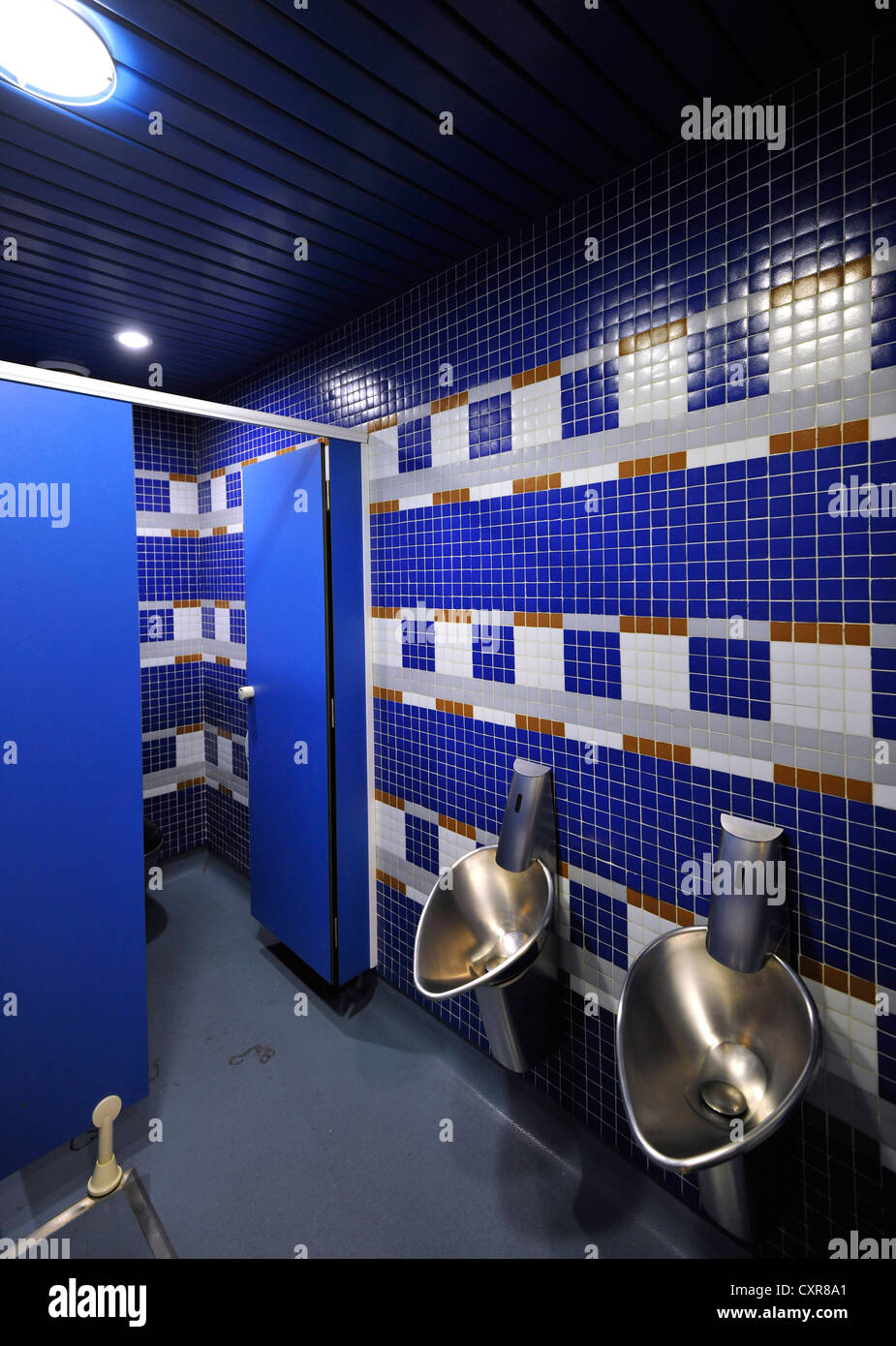 Toilettes pour l'équipe visiteuse, vestiaire, Estadio Santiago Bernabeu
