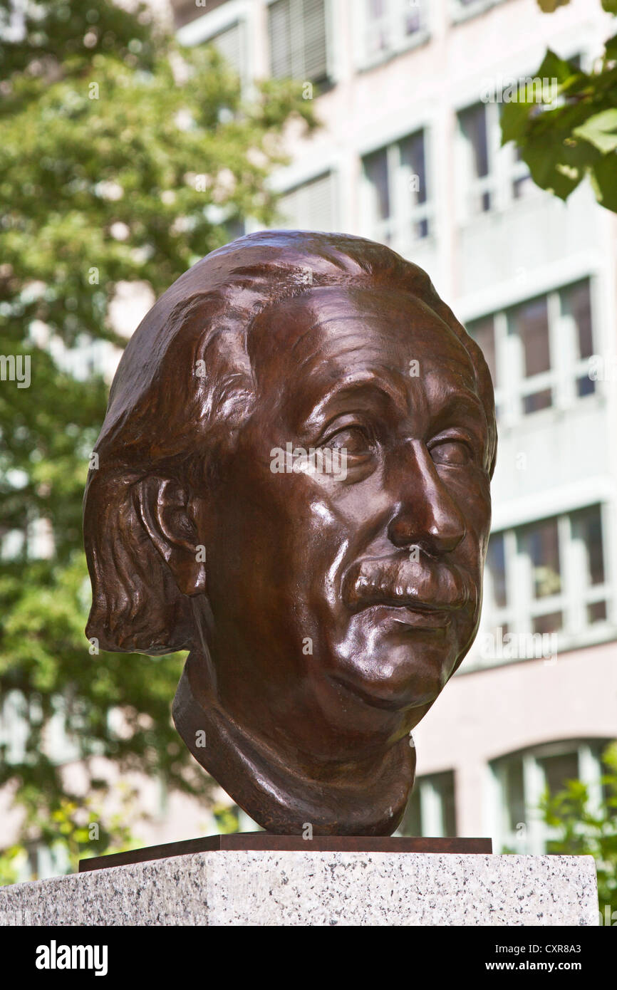 Buste d'Albert Einstein à 'Strasse der Erinnerung', route du souvenir, Berlin, Germany, Europe Banque D'Images