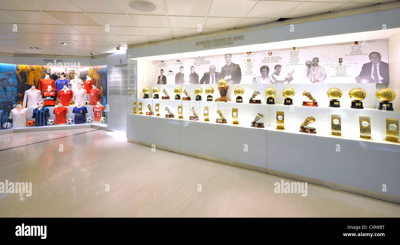 Display cabinet, trophées, exposition, musée, Stade Santiago Bernabeu, football du Real Madrid Banque D'Images