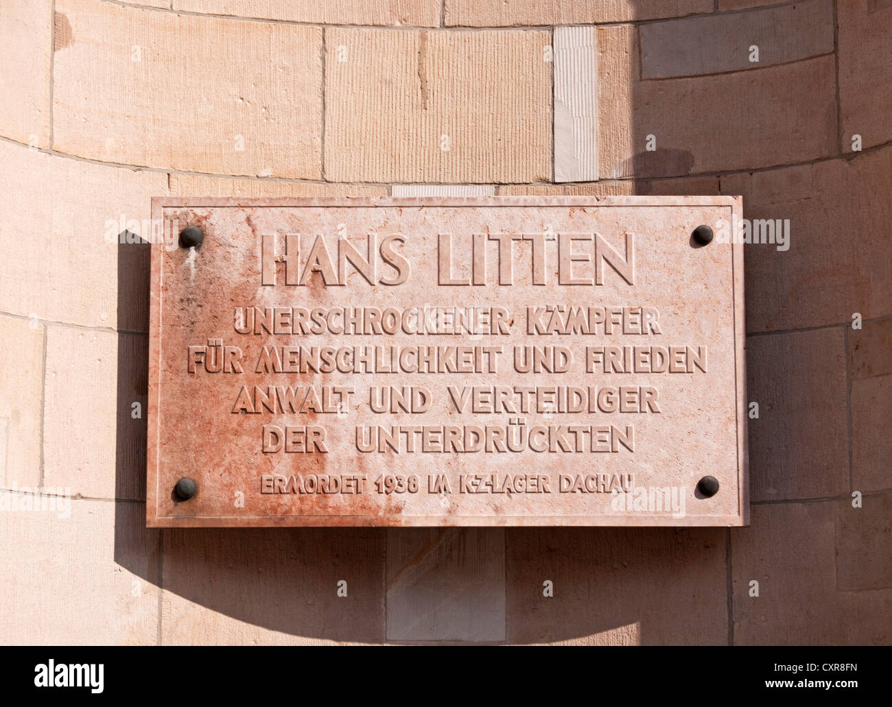 Plaque commémorative pour Hans Litten au tribunal de district de Berlin, avocat et avocat de la défense pénale assassinée en 1938 à l Banque D'Images