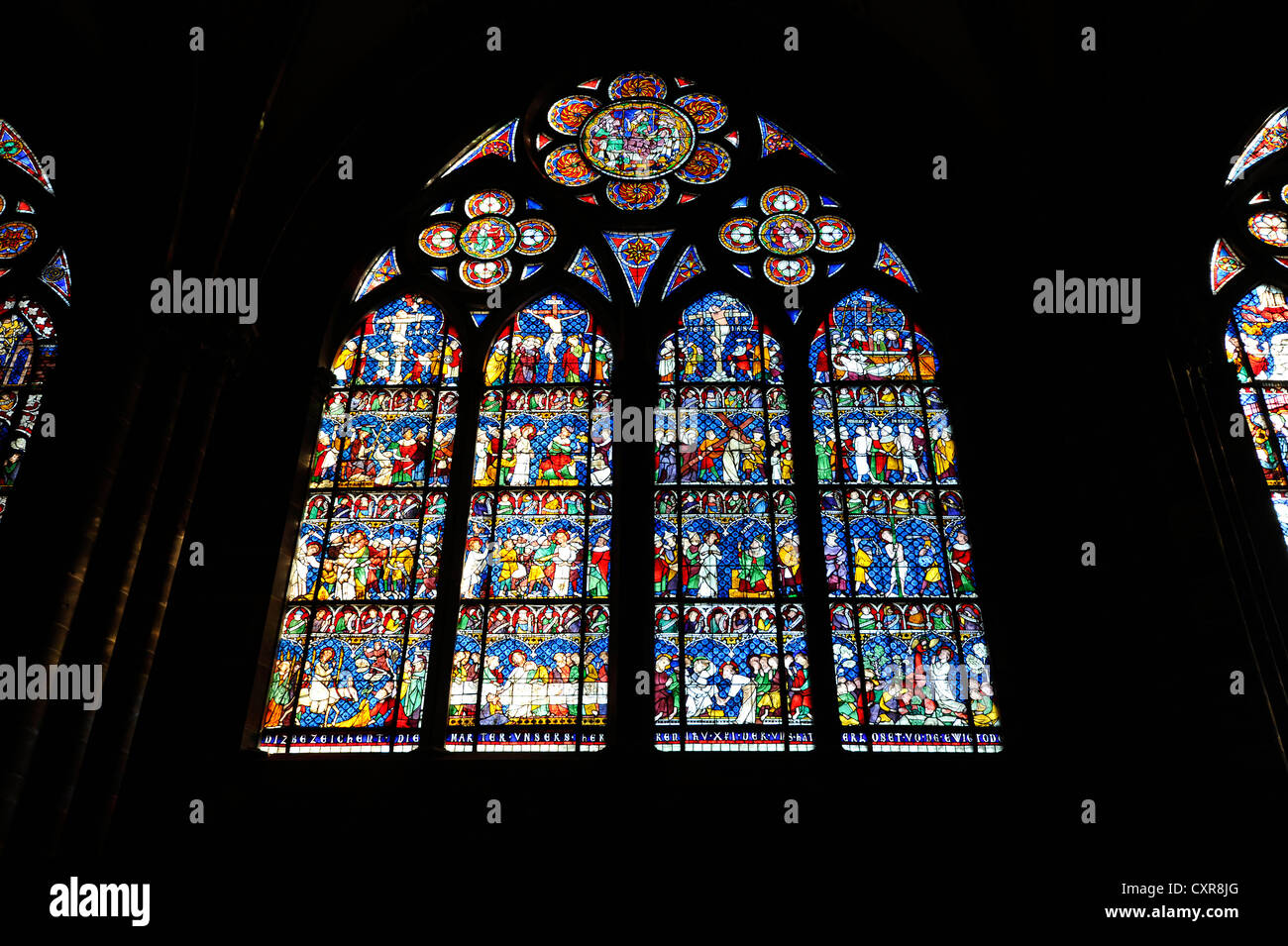 Vitraux, fenêtre de l'église, dans le nord de la nef, vue de l'intérieur de la cathédrale de Strasbourg, La Cathédrale Notre-Dame de Strasbourg Banque D'Images
