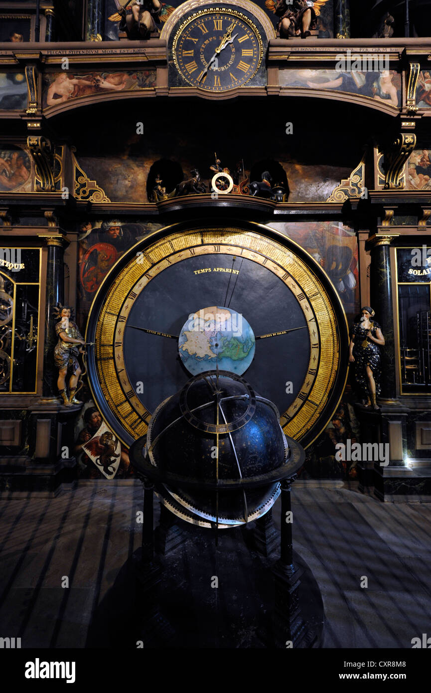 Horloge astronomique, vue de l'intérieur de la cathédrale de Strasbourg, la cathédrale de Notre Dame de Strasbourg, Strasbourg, Bas-Rhin Banque D'Images