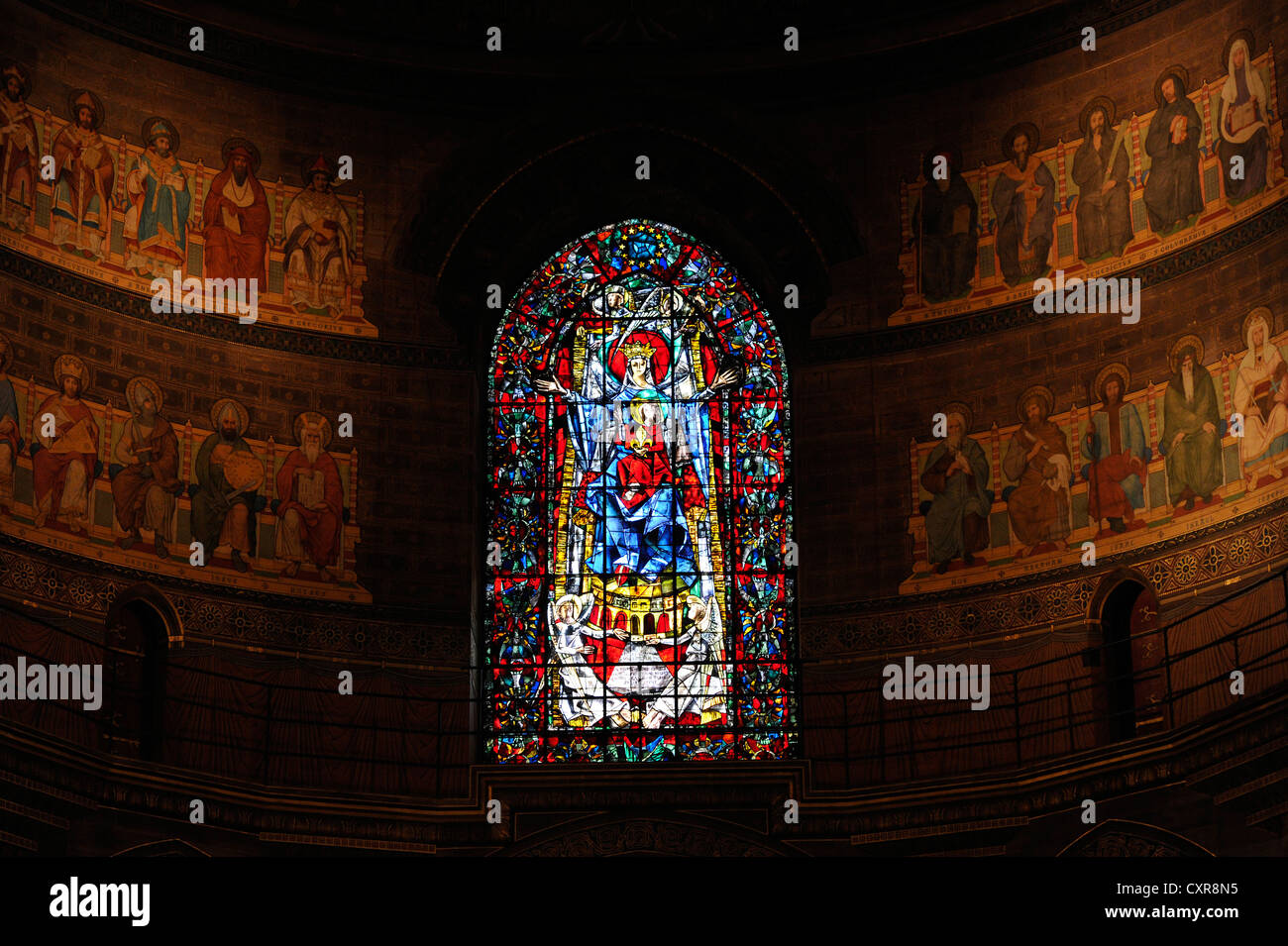 Choeur roman abside avec une fresque de style néo-byzantin, choeur, vue de l'intérieur, la cathédrale de Strasbourg, la cathédrale de Notre Dame de Banque D'Images