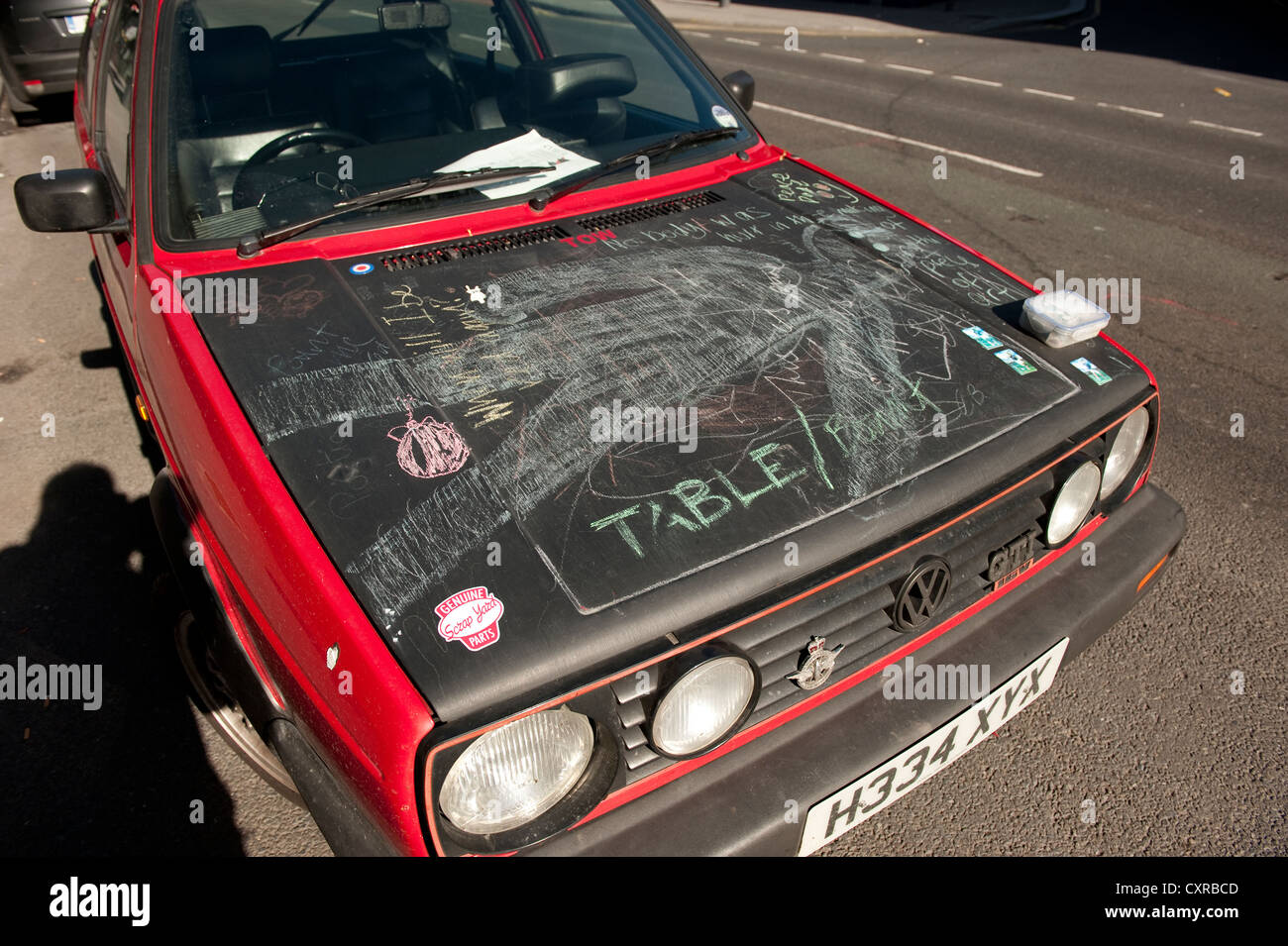 Capot Capot voiture blackboard chalk amusant dessin Banque D'Images