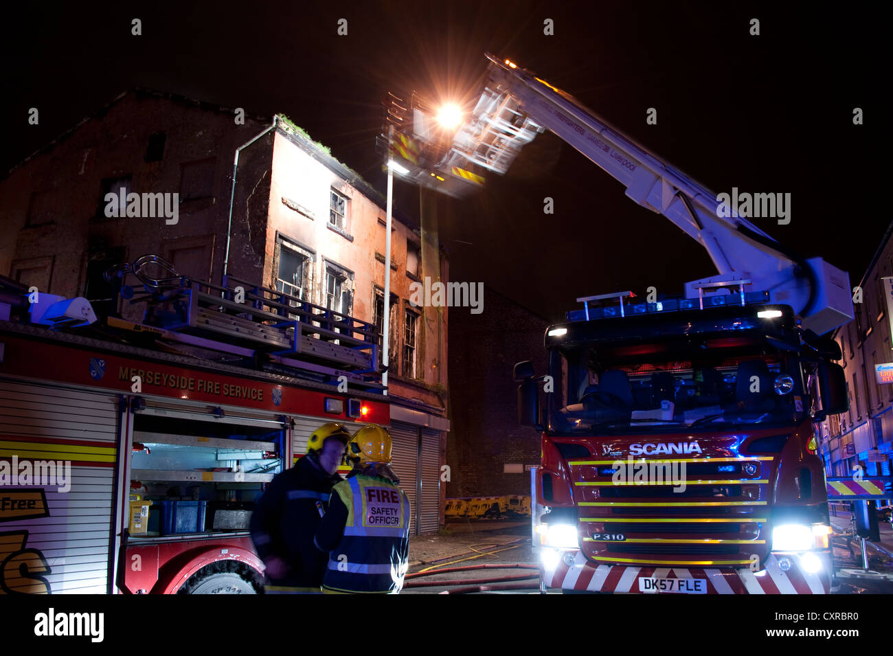 Fire Brigade Scania CPL Plateforme hydraulique lutte contre l'incendie Banque D'Images