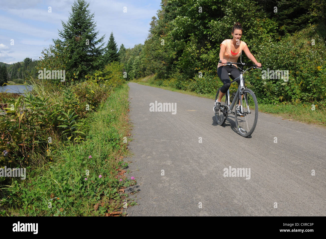 Piste cyclable Le Petit Train du Nord à Sainte Adèle dans la région des Laurentides Québec Canada Banque D'Images