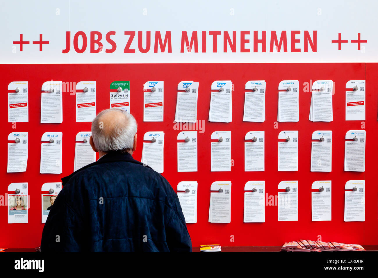 Stand d'exposition de l'office de l'emploi, Emplois zum Mitnehmen 'lettrage', l'allemand pour "aller chercher un emploi ici', international CeBIT Banque D'Images
