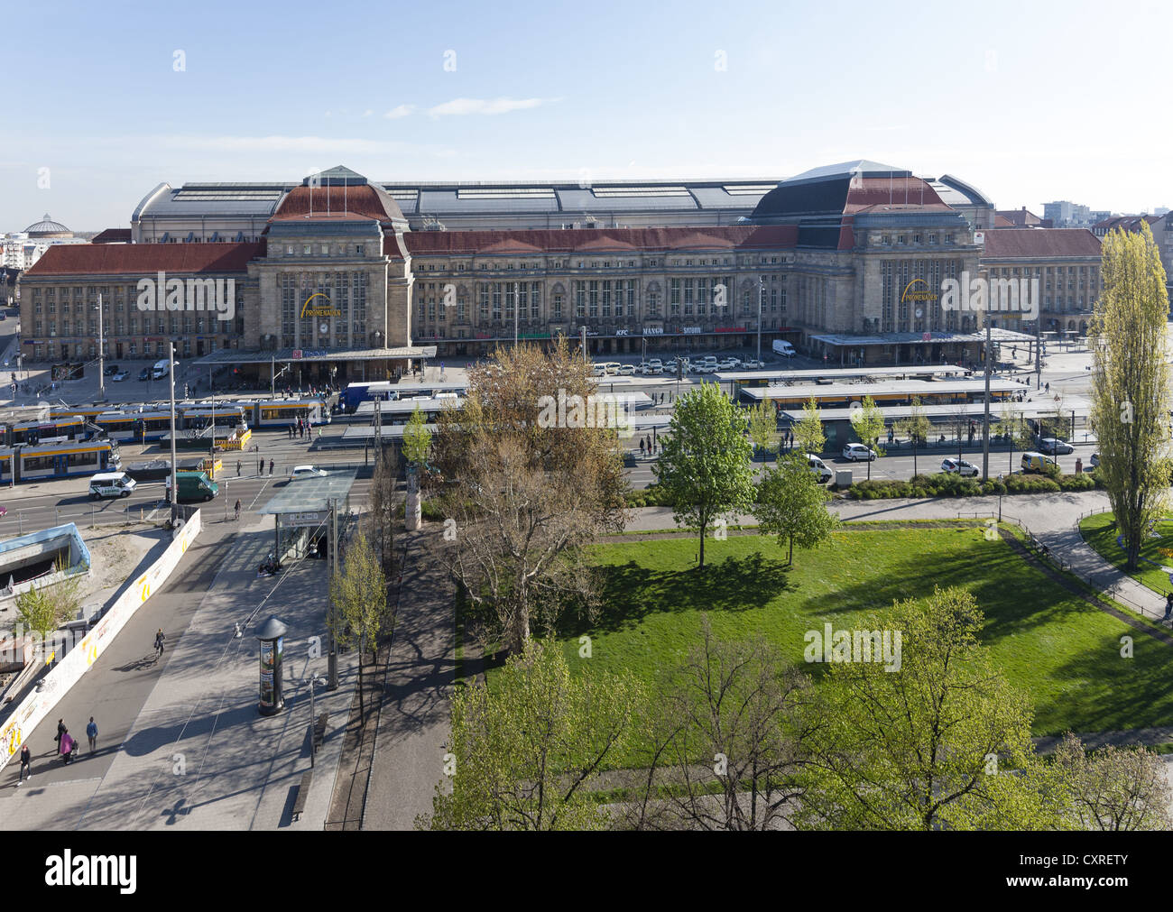 La gare centrale et de son parvis, Leipzig, Saxe, Allemagne, Europe Banque D'Images