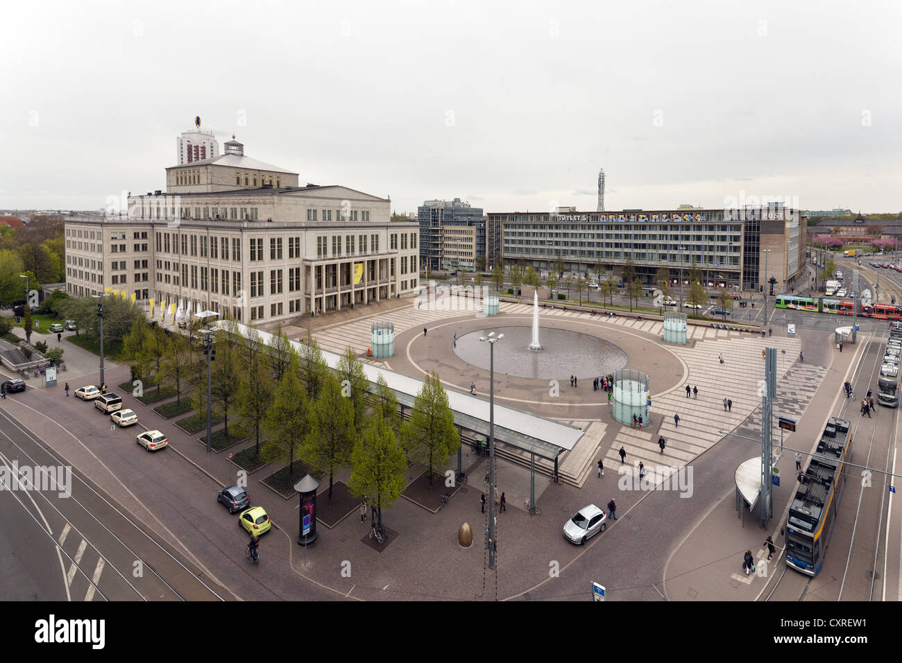 Oper L Opera Sur La Place Augustusplatz Panorama L Ancien Bureau De Poste Principal Fontaine Leipzig Saxe Allemagne Europe Photo Stock Alamy