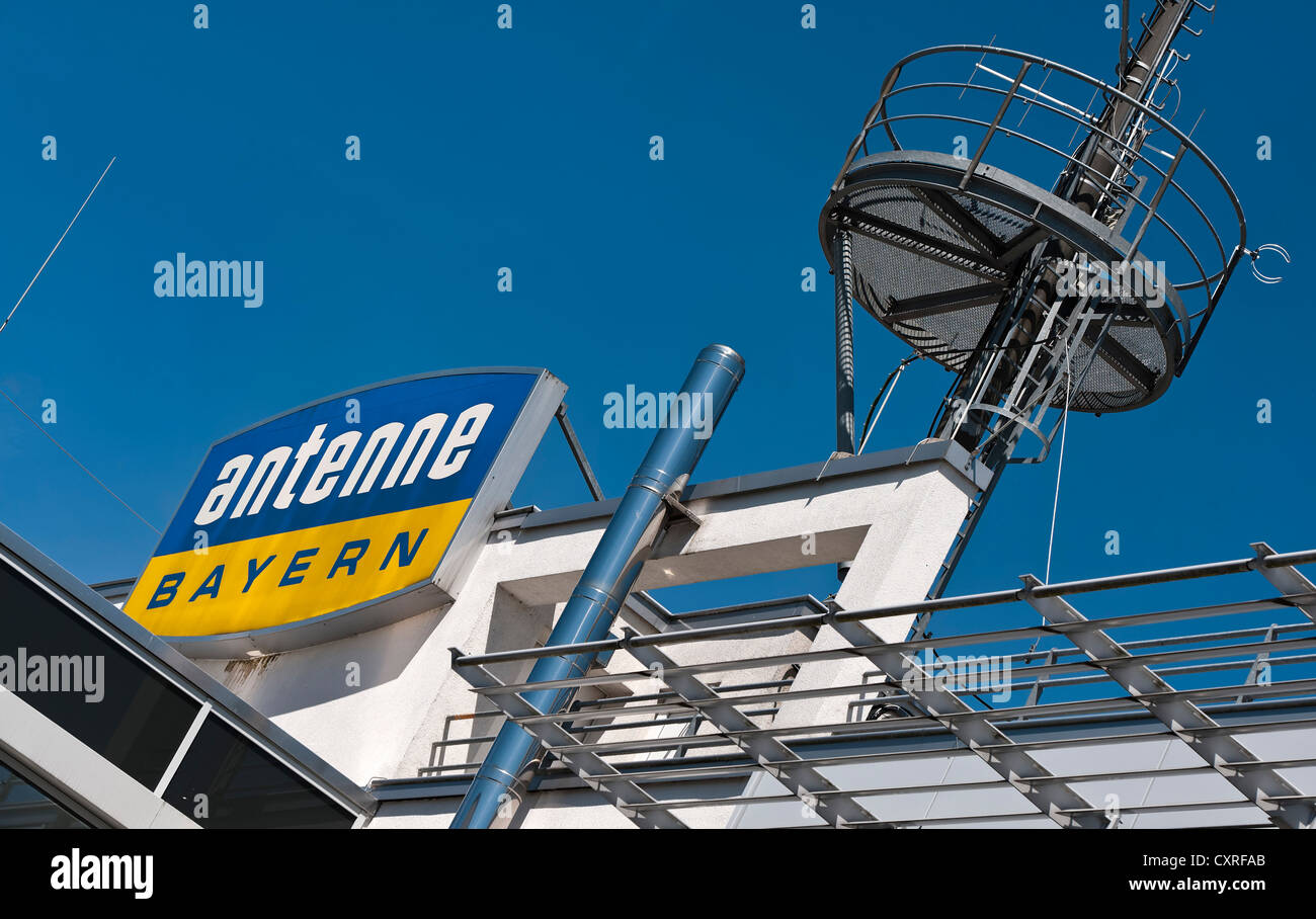 Le logo de la station de radio privée 'Antenne Bavaria' sur un bâtiment commercial dans près de Munich, Bavière Banque D'Images