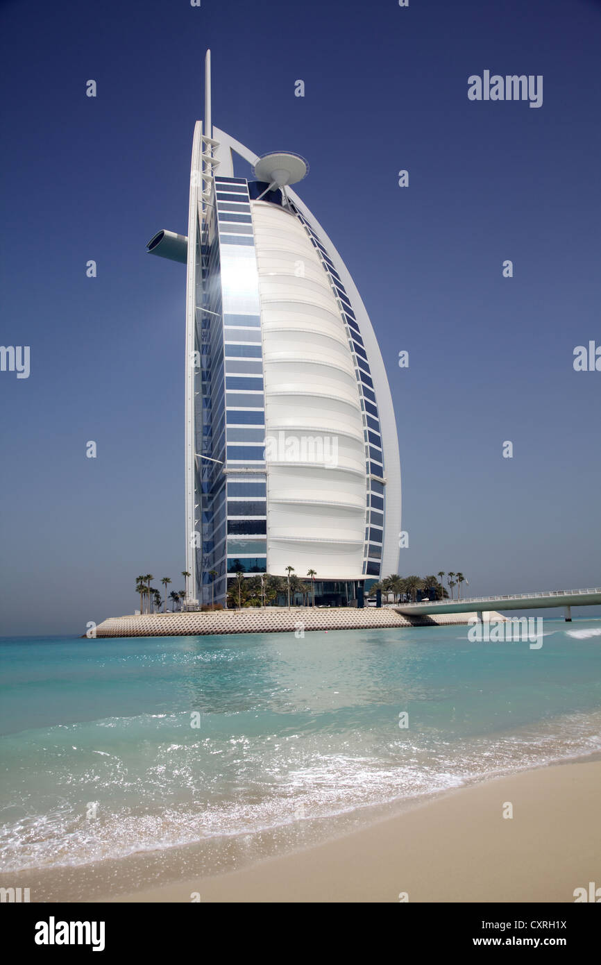 Burj Al Arab, hôtel de luxe, la plage de Jumeirah, Dubai, Émirats arabes unis, au Moyen-Orient, en Asie Banque D'Images