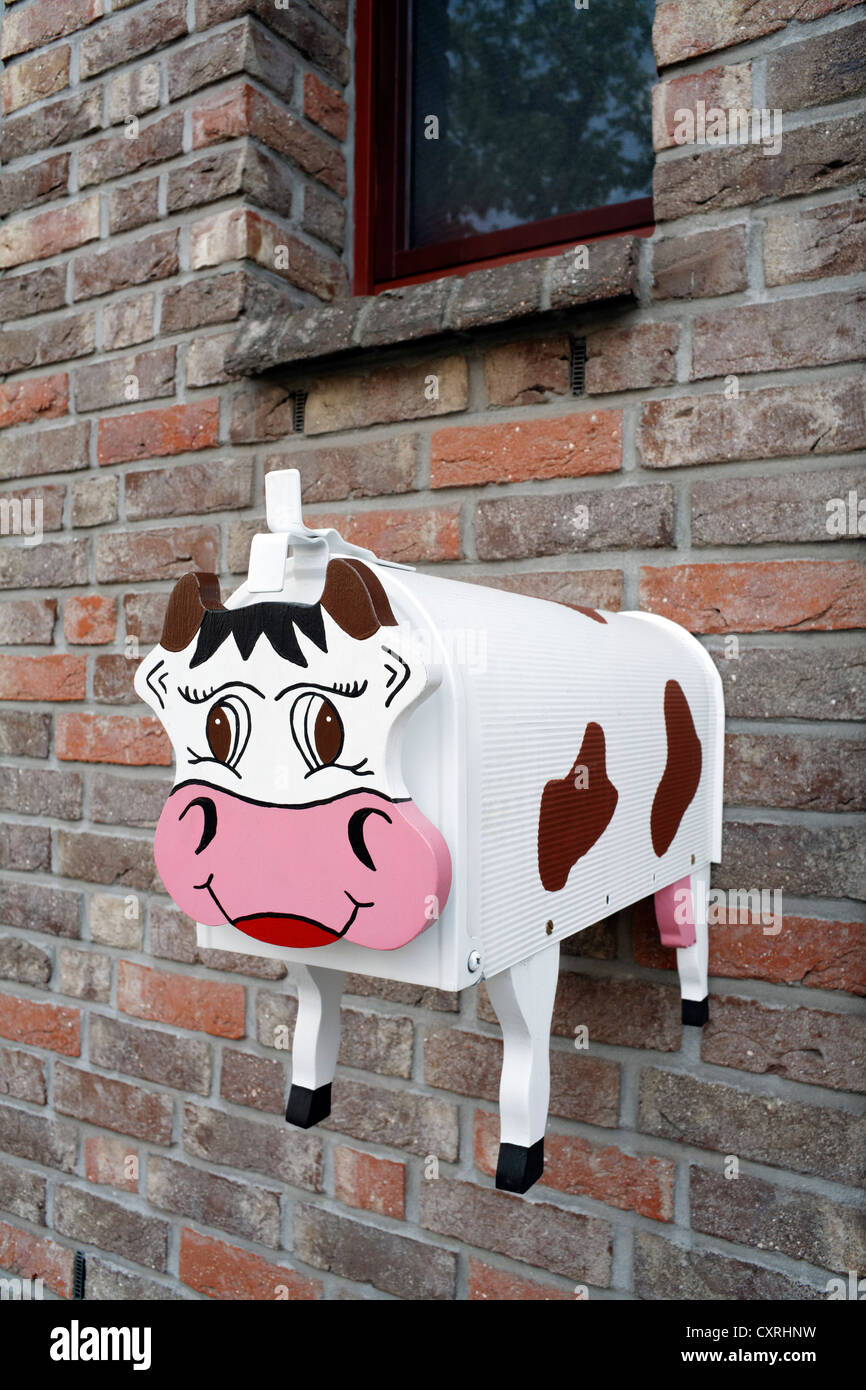 Postbox original en forme de vache, Nordrhein-Westfalen, Germany, Europe Banque D'Images