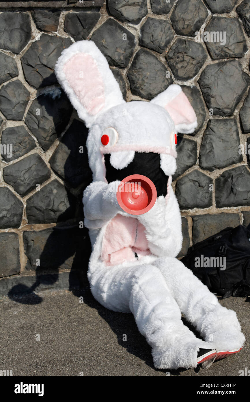 Cosplayeuse habillée en lapin en peluche, Japon 24, Düsseldorf, Rhénanie du Nord-Westphalie, Allemagne, Europe Banque D'Images