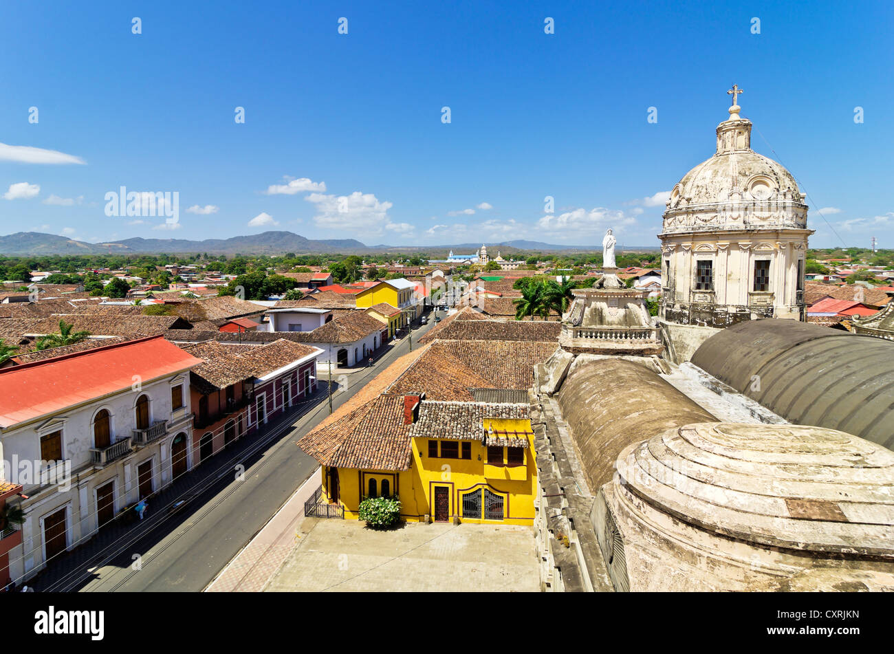 Vue depuis la tour de la Iglesia de la Merced church sur les toits aux eglises Iglesia María Auxiliadora et Iglesia Banque D'Images