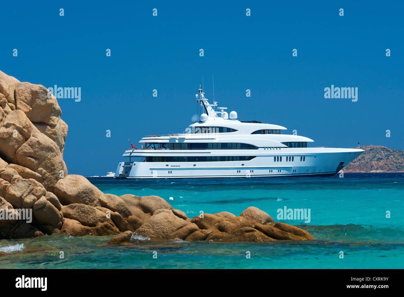 Yacht de luxe au large de la Costa Smeralda, Sardaigne, Italie, Europe Banque D'Images