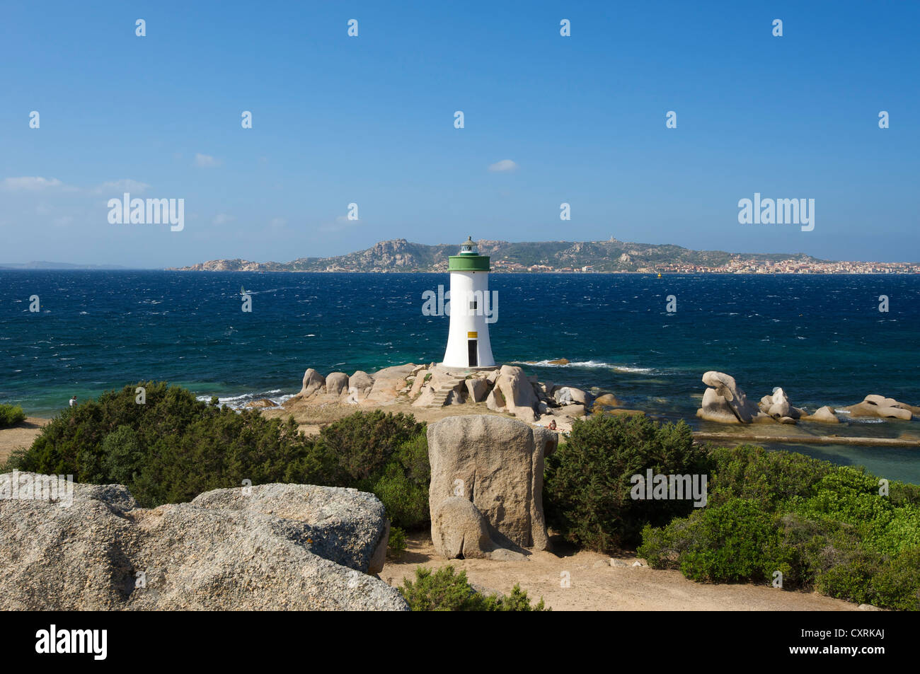 Plage de Porto Faro avec le phare sur le cap Capo d'Orso, Sardaigne, Italie, Europe Banque D'Images