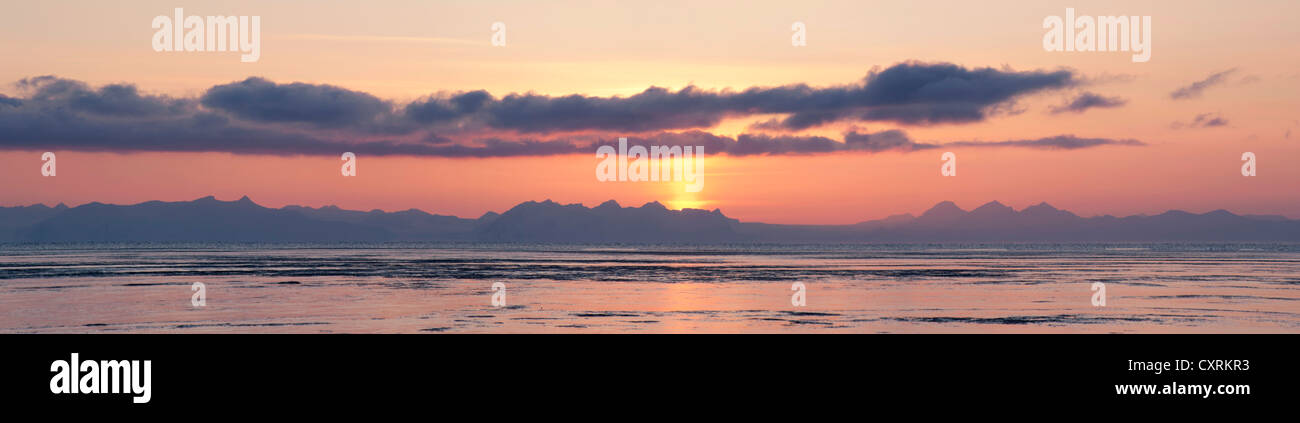 Vue panoramique, coucher du soleil à l'humeur Isfjorden, Longyearbyen, Spitsbergen, Svalbard, Norvège, Europe Banque D'Images