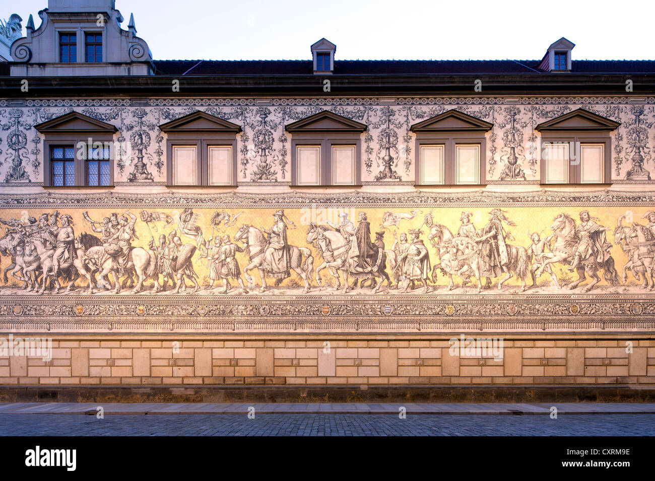 Procession des Princes dans la cour de l'ancienne stable Palais Royal, l'allégement du carrelage mural, centre-ville historique de Dresde, Banque D'Images