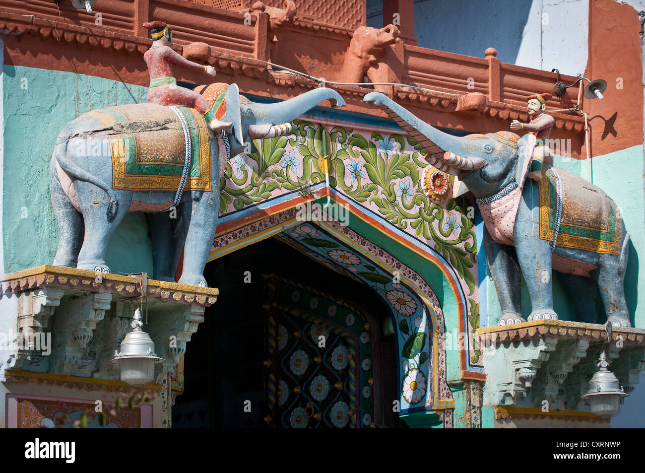 L'entrée au palais est entouré par des sculptures d'éléphants, Kota, Rajasthan, Inde, Asie Banque D'Images