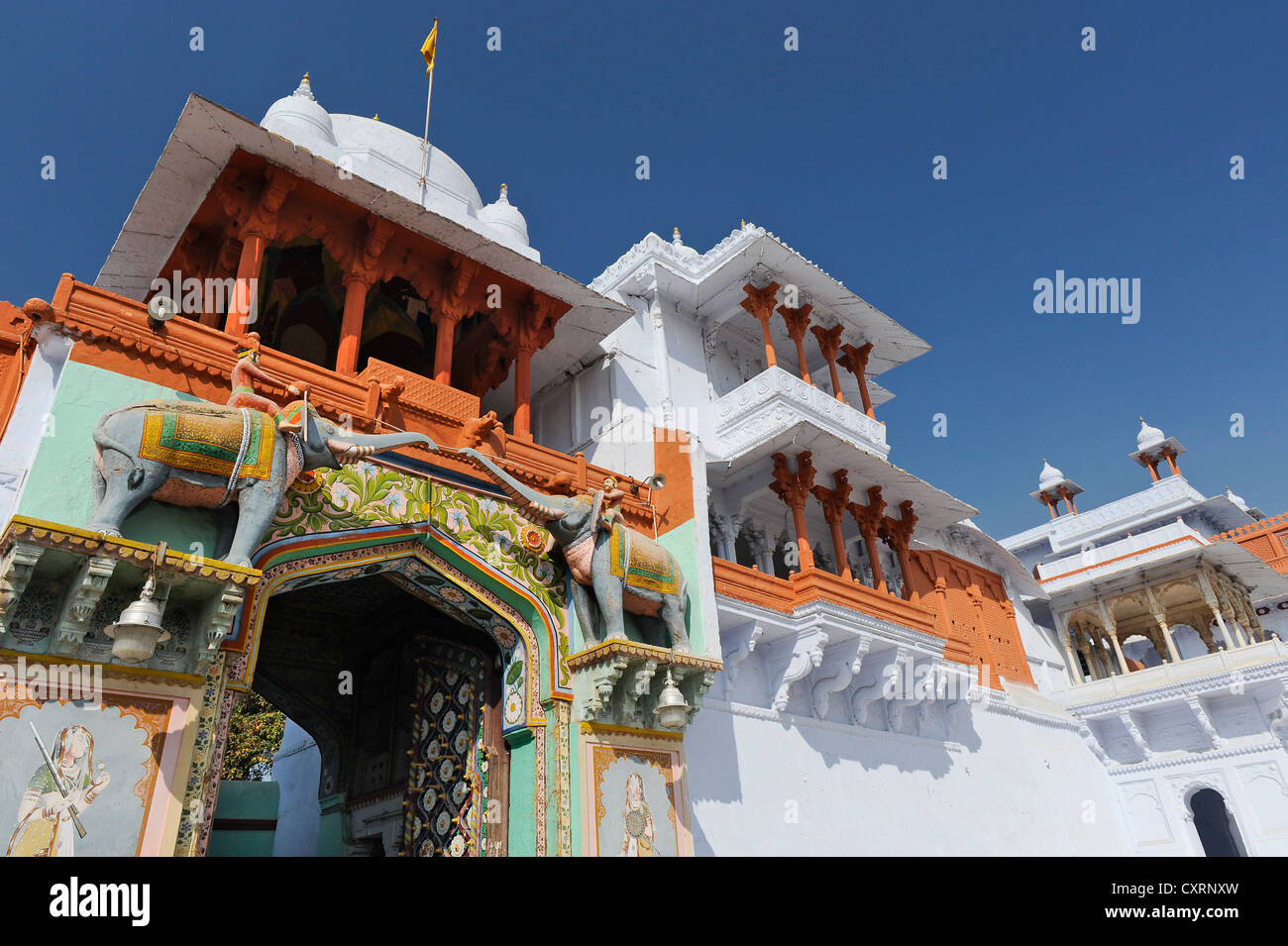 L'entrée au palais est flanqué de deux sculptures d'éléphants, le Vieux Palais, Maharao Madho Singh Museum, Kota, Rajasthan, Inde Banque D'Images