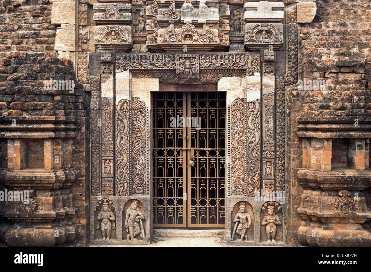 Entrée d'un lieu de culte, site archéologique, ancien monastère Bouddhiste, ou d'Udaigiri Udayagiri, Orissa, est de l'Inde, l'Inde, l'Asie Banque D'Images