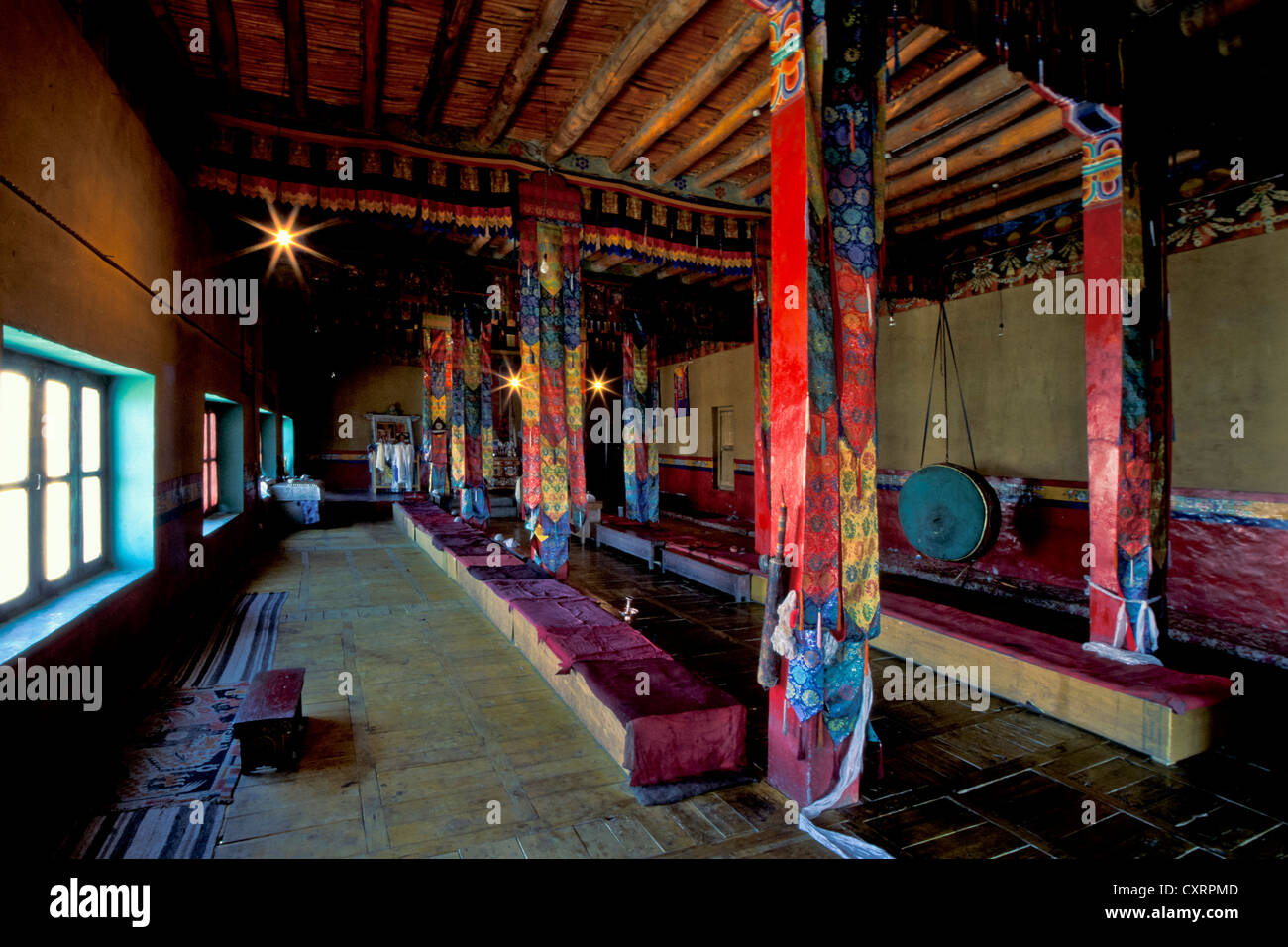 Dukhang, de prière et d'une salle de réunion, ou Deskit Diskit gompa ou monastère, Gompa, Dogs, La Vallée de Nubra, Ladakh, le Jammu-et-Cachemire Banque D'Images