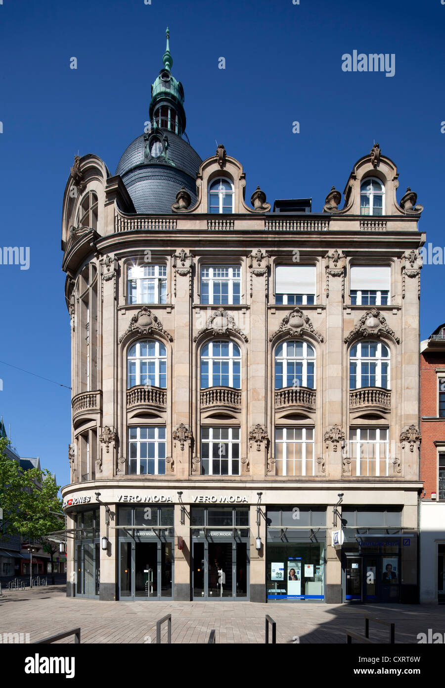 Bureaux et commerces bâtiment avec une façade classique, Friedrichstrasse, Wiesbaden, Hesse, Germany, Europe, PublicGround Banque D'Images